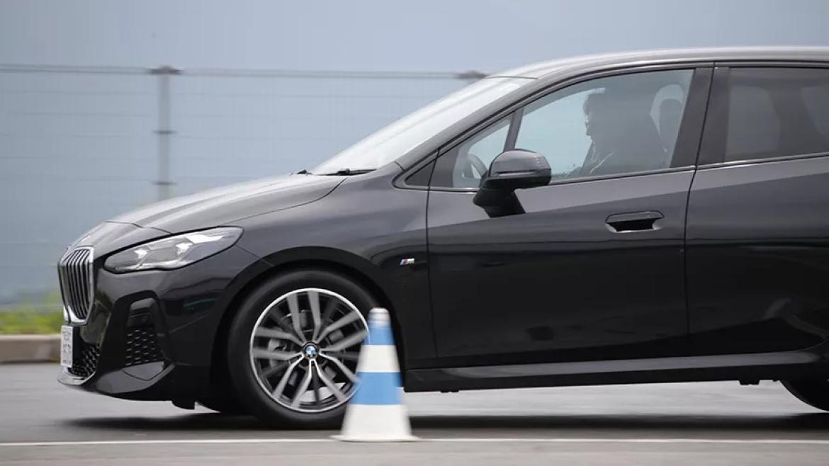 特設体験スペースで試乗